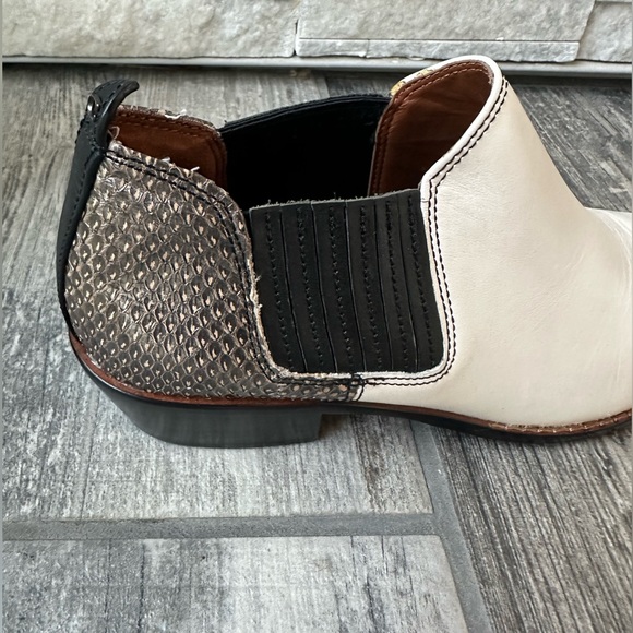 COACH DEVIN SHTE LTR Leather Ankle White Animal Snake Print BOOTIE Size 8 - Picture 6 of 13